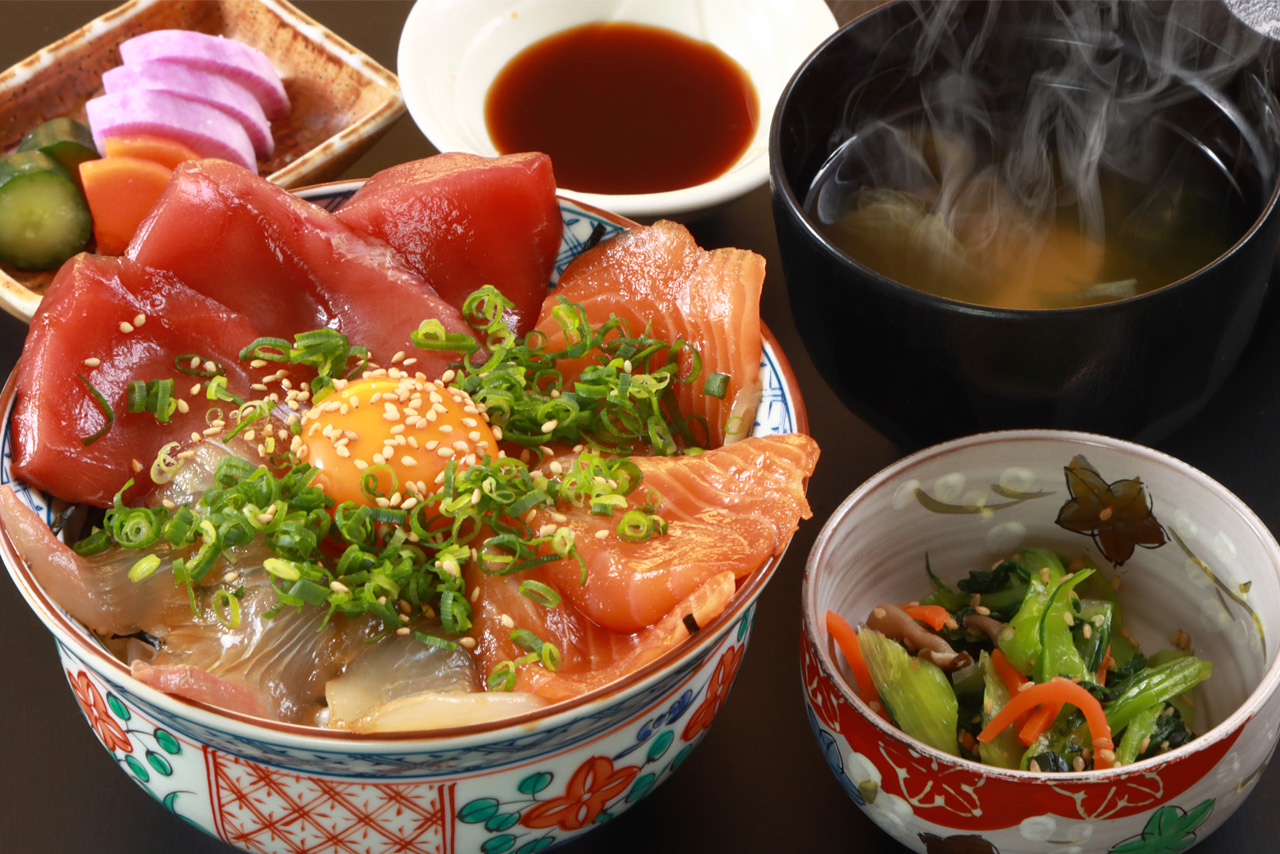 漬け丼（味噌汁付）